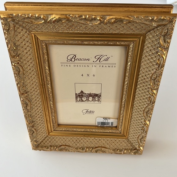 Beacon Hill Fetco International Vintage Wooden Gold 4" x 6" Picture Frame - Picture 7 of 14